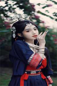 天阶灵药？高级法宝？她唾手可得