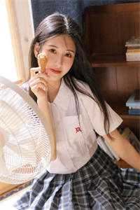 两界穿梭：我在末世圈养女神