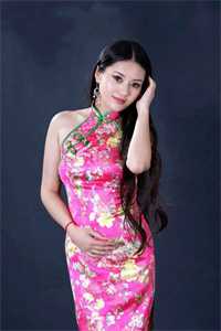 穿成炮灰后，我被反派夫人拉黑了