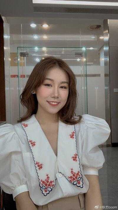 穿成挡箭牌贵妃：滚，莫挨老子