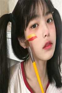 穿成明君心尖宠，众妃谄媚我开摆