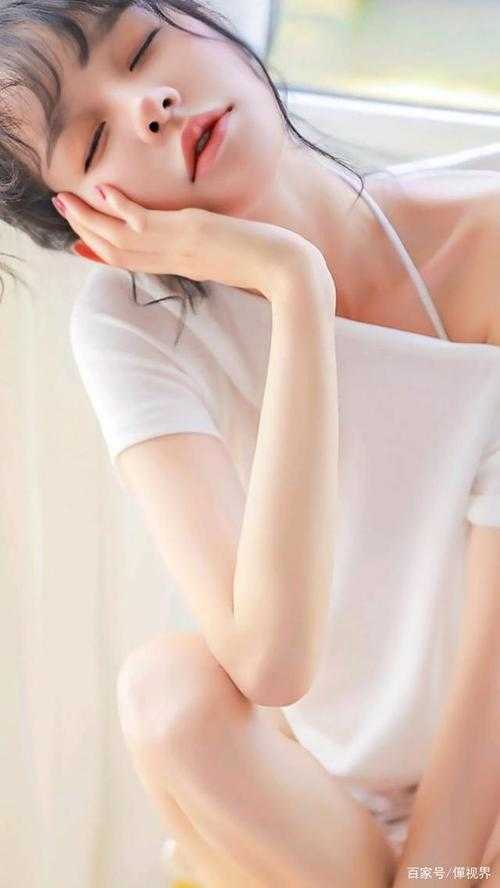 穿越后，他成了女帝的入幕之宾