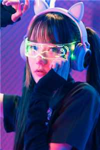 与美女房客合租后