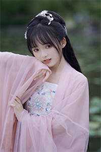 活成前任白月光后，她桃花朵朵开