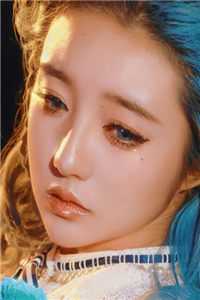 活成前任白月光后，她桃花朵朵开