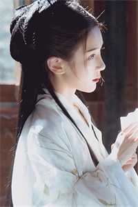 活成前任白月光后，她桃花朵朵开
