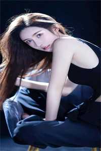 活成前任白月光后，她桃花朵朵开