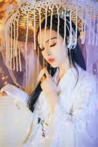 穿越小白脸，女帝只想要我