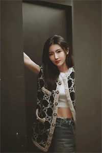 曾照彩云归