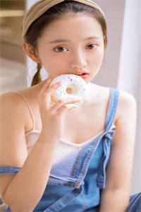 靠直播成了顶流后，她飒翻星际
