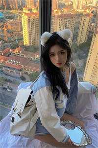 穿越小白脸，女帝只想要我