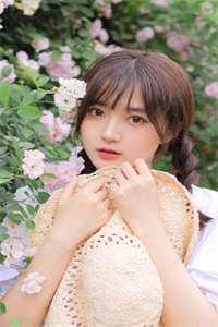 女道士与疯狂向她求爱的鬼魂少女