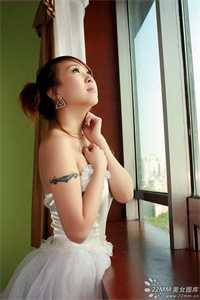 女道士与疯狂向她求爱的鬼魂少女