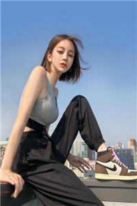 她死后，薄爷跪在墓碑前哭成狗