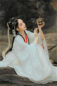 隐婚八年，他为小助理点亮全城