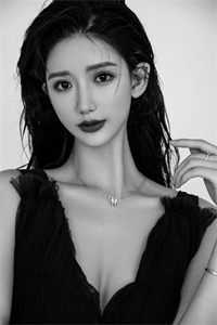 穿成炮灰女主后，引诱了疯批暴君