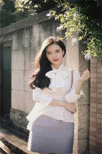 被逼订婚后，他恨了我一辈子