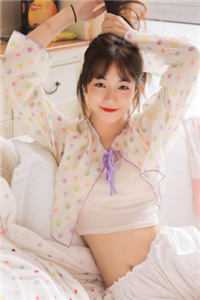 穿成炮灰女主后，引诱了疯批暴君