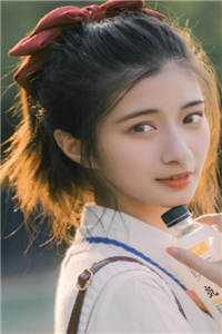 青色似玉月如钩