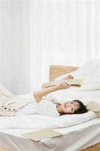 渣父子偏爱青梅？她转身二嫁豪门