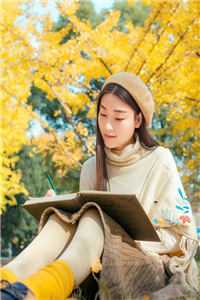 富豪隐藏身份倒追穷苦女大学生