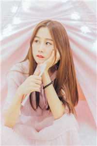 美人多娇画青云