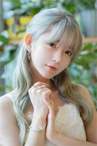 妹妹帮我资助的贫困生抢我未婚妻