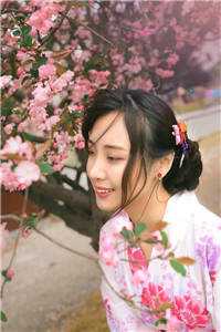 未婚妻为讨好男神，意图掰弯我