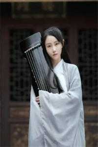 女儿雪天乞讨时，妻子在给她的白月光庆生