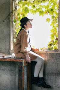 成婚宴上，夫君悔婚娶半妖侍女