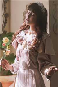 梨花落尽，再无白头