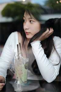 穿越后，王妃非要拿白莲花剧本