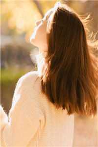 班主任逼女儿剪短发，我送她上热搜