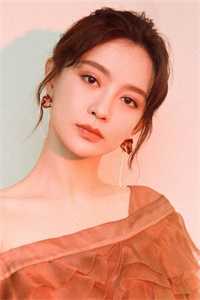见鬼后，他被病娇大佬缠上了