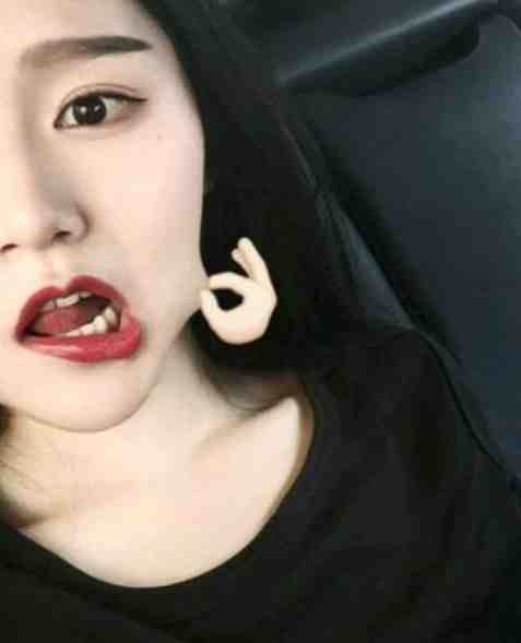六一出游，老公情妇开超跑碰瓷我和女儿