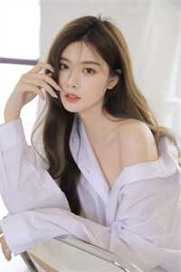 抢走未婚夫青梅项链后，他将奶奶救命血送上拍卖会