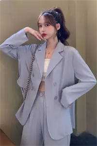 璀璨星河：女王的逆袭之路