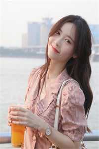 把女儿送去斗兽场后，他却疯了