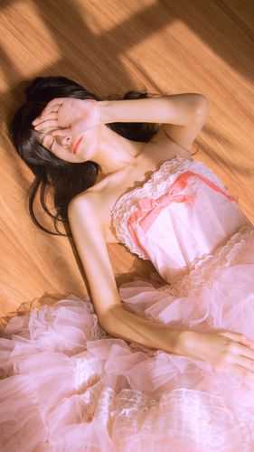 重生后，我掀翻了虚假弹幕