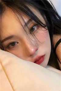 老公把流浪汉带回家洗澡后