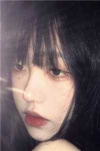 画廊梦碎：爱与痛的交织