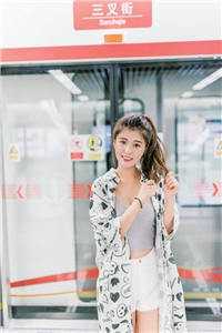 六一带女儿卖玩偶筹学费，撞见哭穷老公送假千金天价耳环