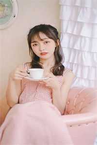 抛弃影后女友后，我翻红了
