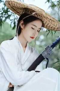 和女友回乡下后，他仕途圆满