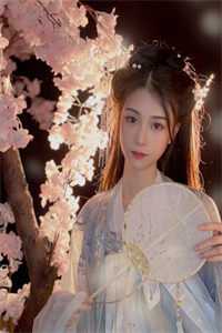 穿军装的玫瑰
