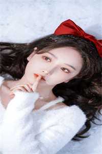 玫瑰藏于盛夏