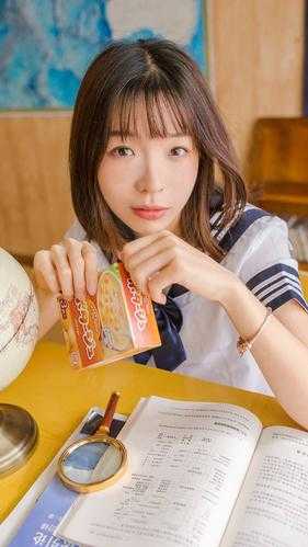 重生后，不再阻拦室友给玄学大师发穿丝密照