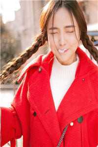 生下双胞胎后，我跪请首富老公离婚