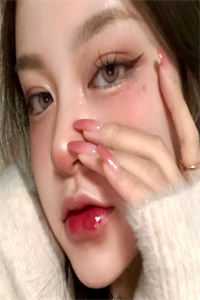 穿越大逃杀，我靠做药膳获得残暴女王的青睐，成功得到2亿奖金