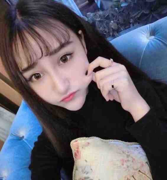 里面带球跑的女主